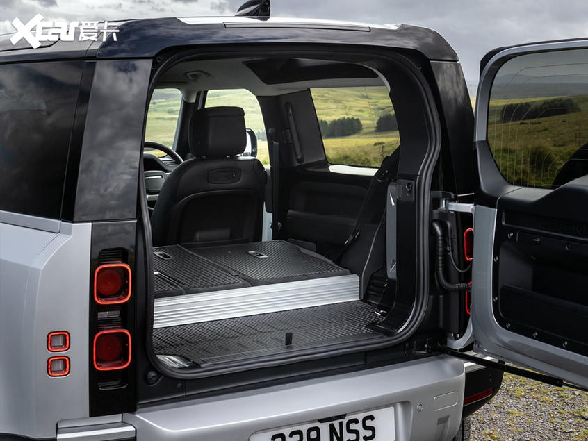 Land Rover Defender 90 will debut at the Guangzhou Auto Show with 3 doors and 5 seats