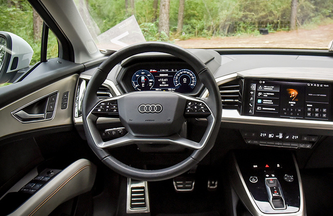 Chassis Sport Second Row Comfort Test Drive 400,000 six/seven seat SUV Audi Q5 e-tron